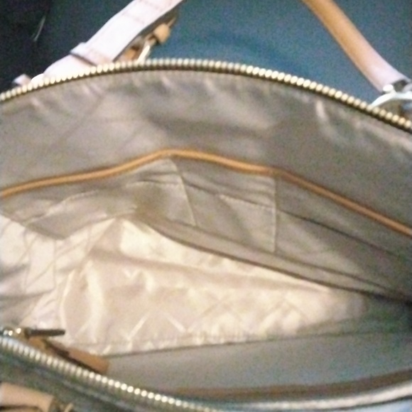 New Authentic Michael Kors Tote - Picture 7 of 12